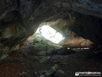 Parques Naturales Urbasa-Andía y Aralar - Nacedero del Urederra; senderistas madrid